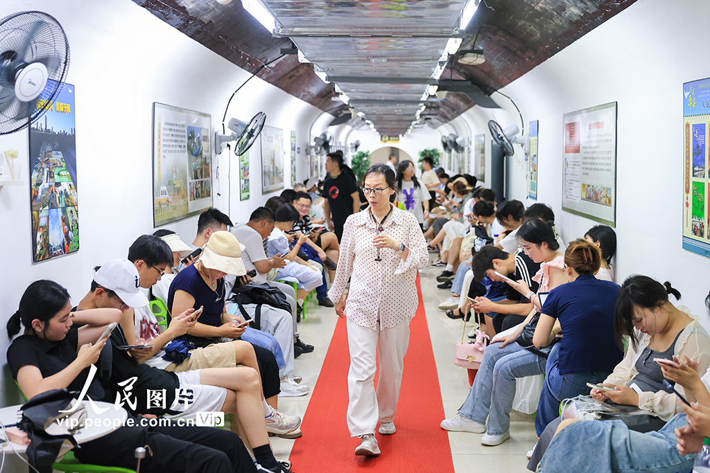 Nanjing libera abrigos de defesa aérea civil para popula??o se proteger do calor