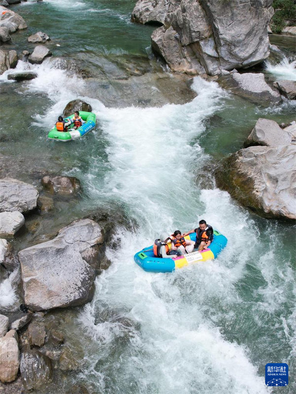 China: vários lugares entram na alta temporada de turismo durante férias de ver?o