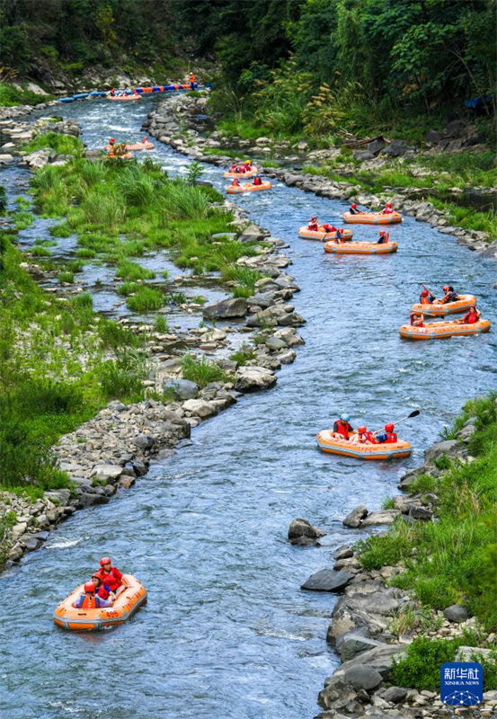 China: vários lugares entram na alta temporada de turismo durante férias de ver?o