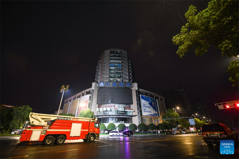 Opera??o de resgate está concluída no local de incêndio em loja de departamentos no sudoeste da China