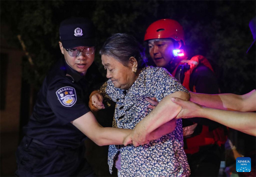 Tuf?o Gaemi causa enchentes e danos em partes da China