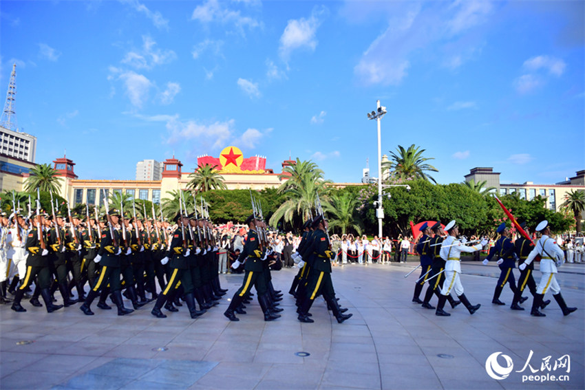 Nanchang realiza cerim?nia de hasteamento da bandeira militar para celebrar 97o aniversário de funda??o do ELP