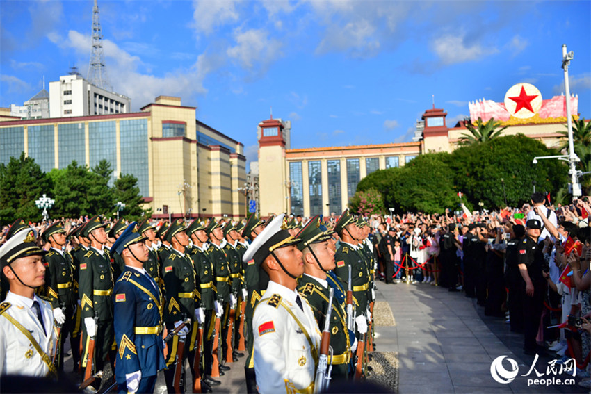 Nanchang realiza cerim?nia de hasteamento da bandeira militar para celebrar 97o aniversário de funda??o do ELP