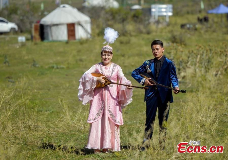 Arte folclórica mostra patrim?nio cultural étnico único em Xinjiang