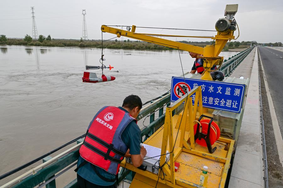 Xinjiang toma medidas de controle de inunda??es do rio Tarim