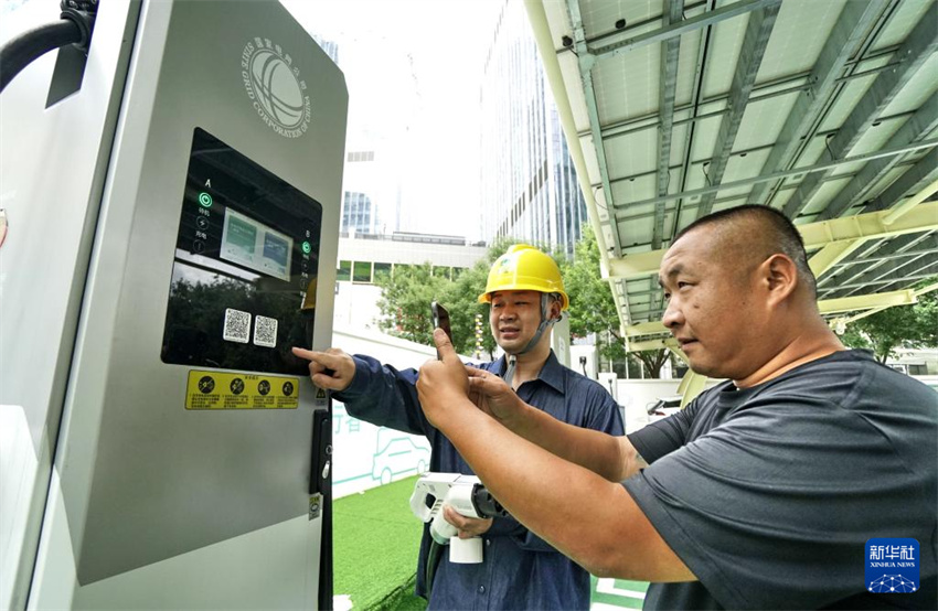 Esta??es de super-carregamento de automóveis instaladas em Beijing