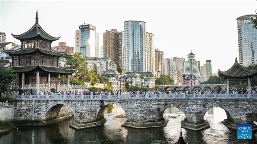 Guizhou atrai turistas durante alta temporada de viagens de ver?o