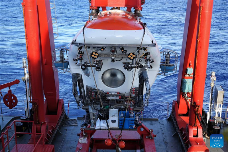 China: submersível tripulado Jiaolong completa 300a imers?o