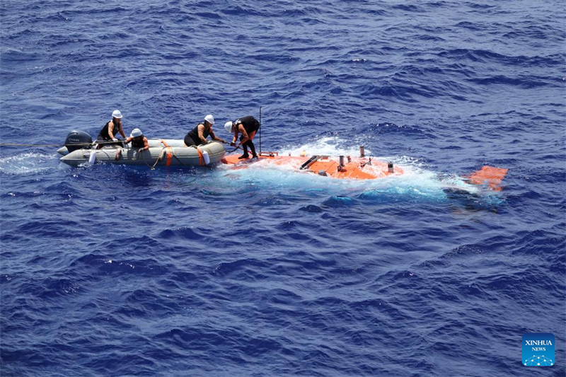 China: submersível tripulado Jiaolong completa 300a imers?o