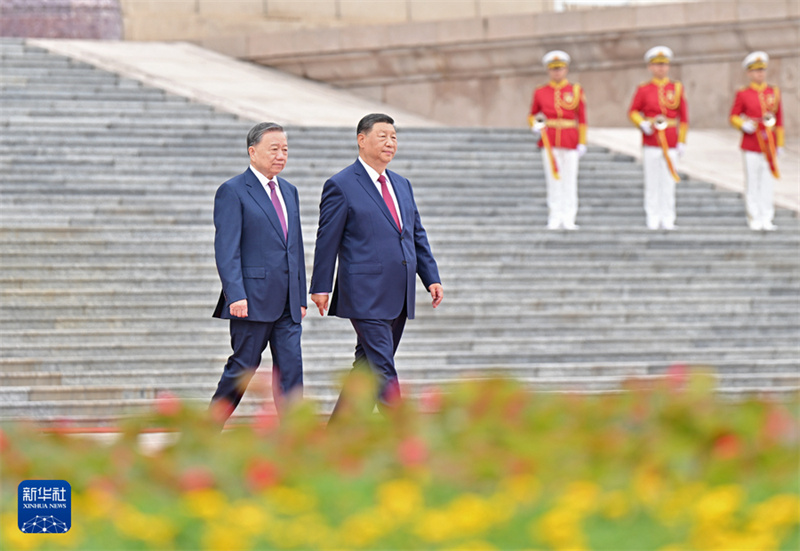 Xi Jinping conversa com o mais alto líder do Vietn?, To Lam, em Beijing