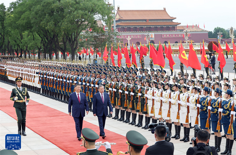 Xi Jinping conversa com o mais alto líder do Vietn?, To Lam, em Beijing
