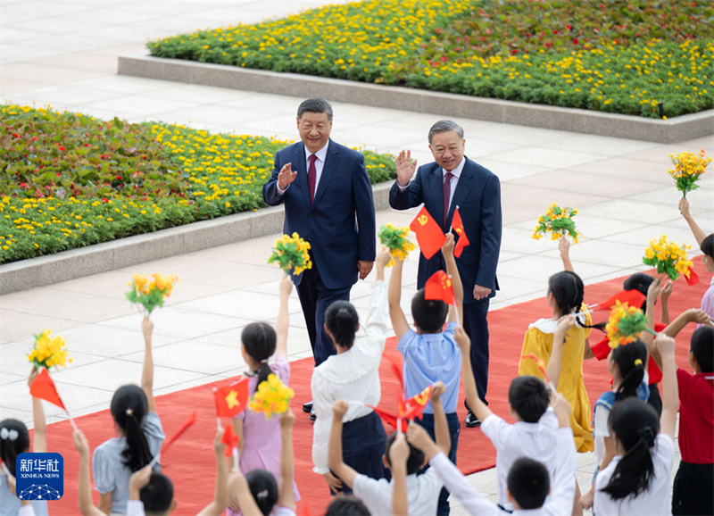 Xi Jinping conversa com o mais alto líder do Vietn?, To Lam, em Beijing