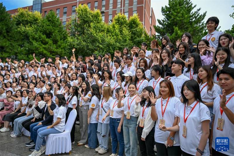 Alunos da parte continental chinesa e de Taiwan discutem jornalismo na era da mídia integral
