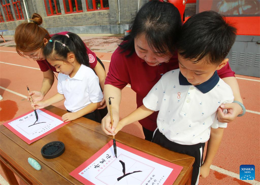 Galeria: escolas em toda a China realizam atividades para iniciar novo semestre letivo