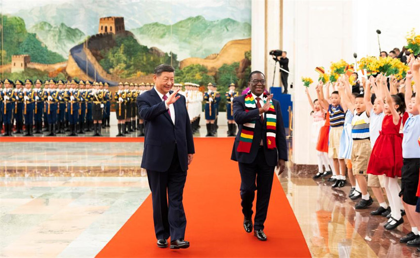 FOCAC: Xi Jinping realiza conversas com presidente zimbabuense