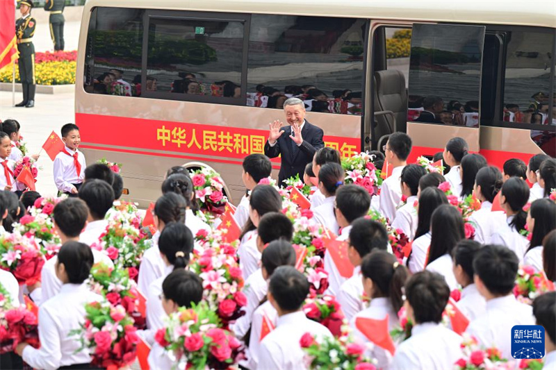 Xi Jinping estende felicita??es aos destinatários das mais altas honras estatais da China