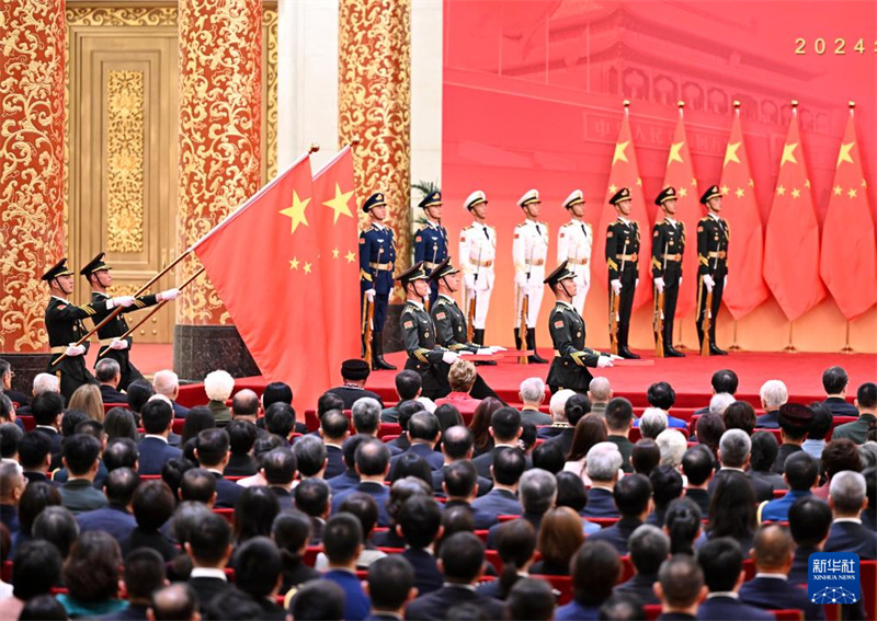 Xi Jinping estende felicita??es aos destinatários das mais altas honras estatais da China