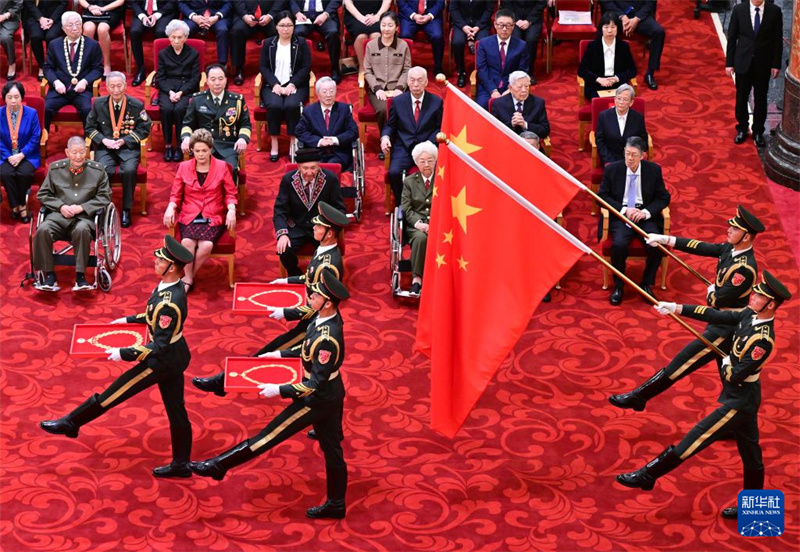 Xi Jinping estende felicita??es aos destinatários das mais altas honras estatais da China