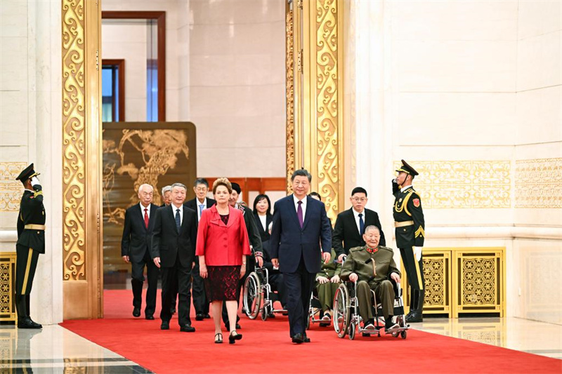 Xi Jinping estende felicita??es aos destinatários das mais altas honras estatais da China
