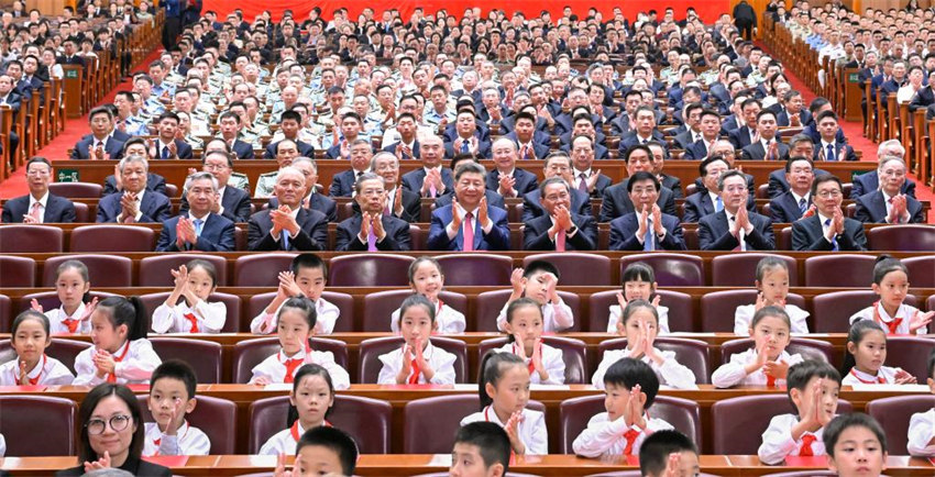 Realizado concerto marcando 75o aniversário de funda??o da República Popular da China