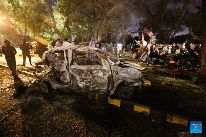 Cidad?os chineses e paquistaneses est?o entre mortos e feridos em ataque terrorista em Karachi, no Paquist?o