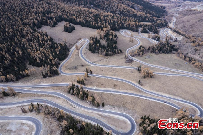 Estrada Altay-Hemu entra em opera??o experimental em Xinjiang