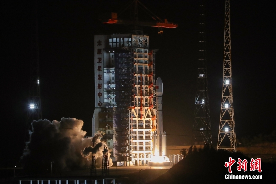 China lan?a com sucesso novo grupo de satélites