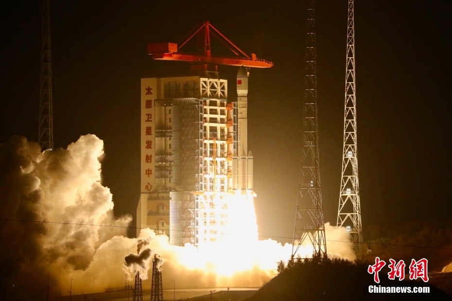 China lan?a com sucesso novo grupo de satélites