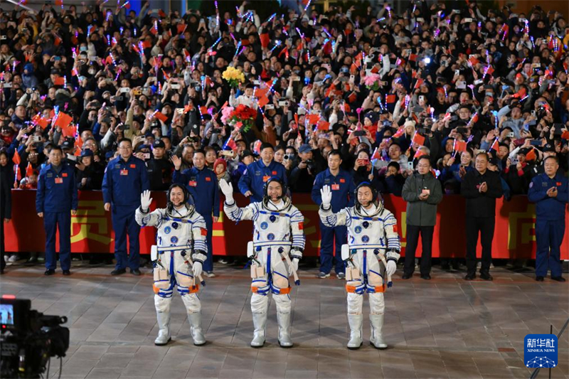 Realizada cerim?nia de despedida para astronautas chineses da miss?o Shenzhou-19