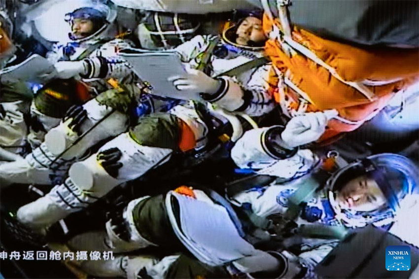 Nave espacial chinesa Shenzhou-19 atraca à combina??o da esta??o espacial
