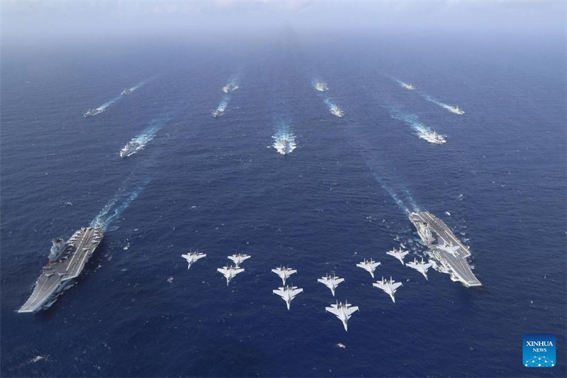 Marinha chinesa realiza exercício de forma??o dupla de porta-avi?es pela primeira vez