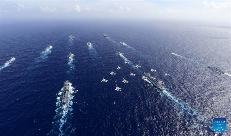 Marinha chinesa realiza exercício de forma??o dupla de porta-avi?es pela primeira vez