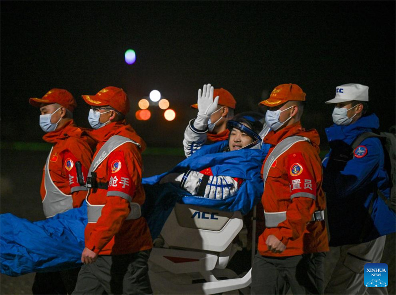 Shenzhou-18: astronautas chineses regressam à Terra em seguran?a