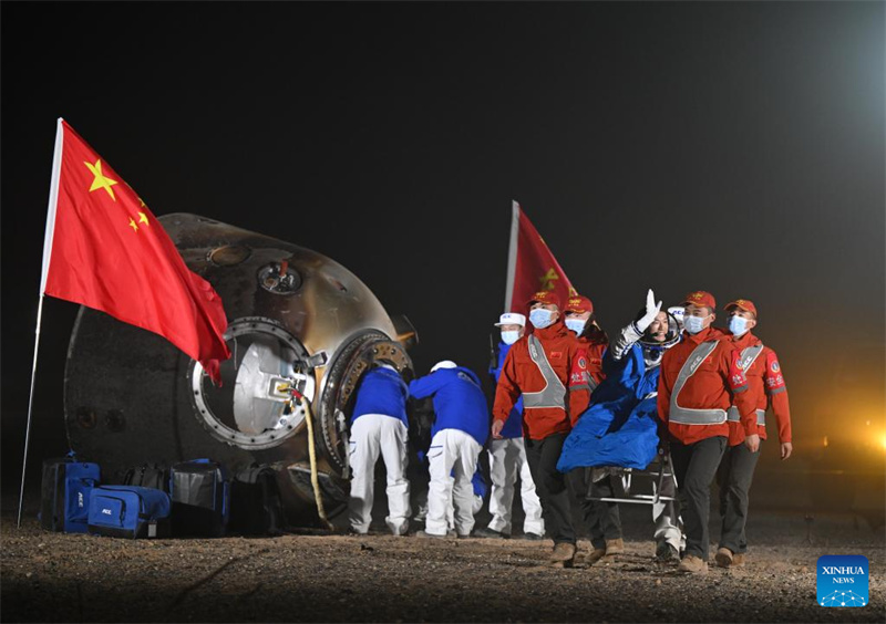 Shenzhou-18: astronautas chineses regressam à Terra em seguran?a