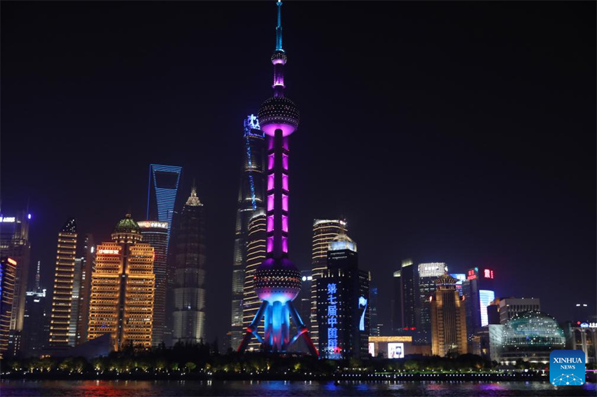 Edifícios de renome iluminados para receber 7a CIIE