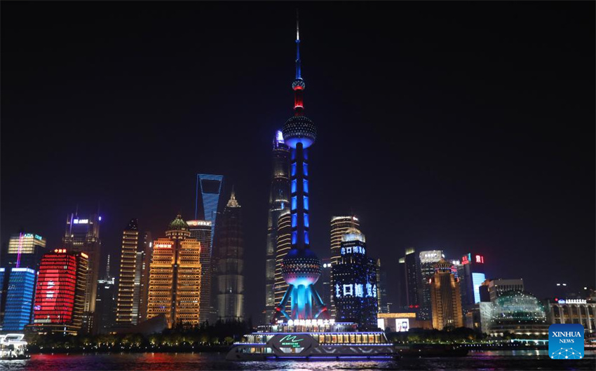 Edifícios de renome iluminados para receber 7a CIIE