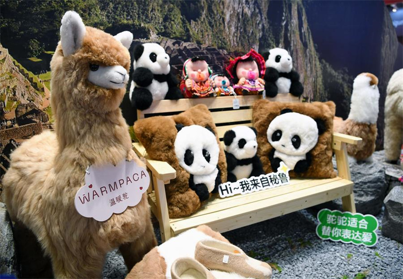 Brinquedos peruanos encantam consumidores chineses na 7a CIIE