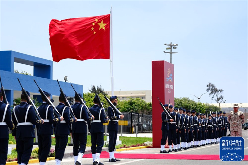 Xi Jinping chega a Lima para visita de Estado ao Peru e reuni?o da APEC