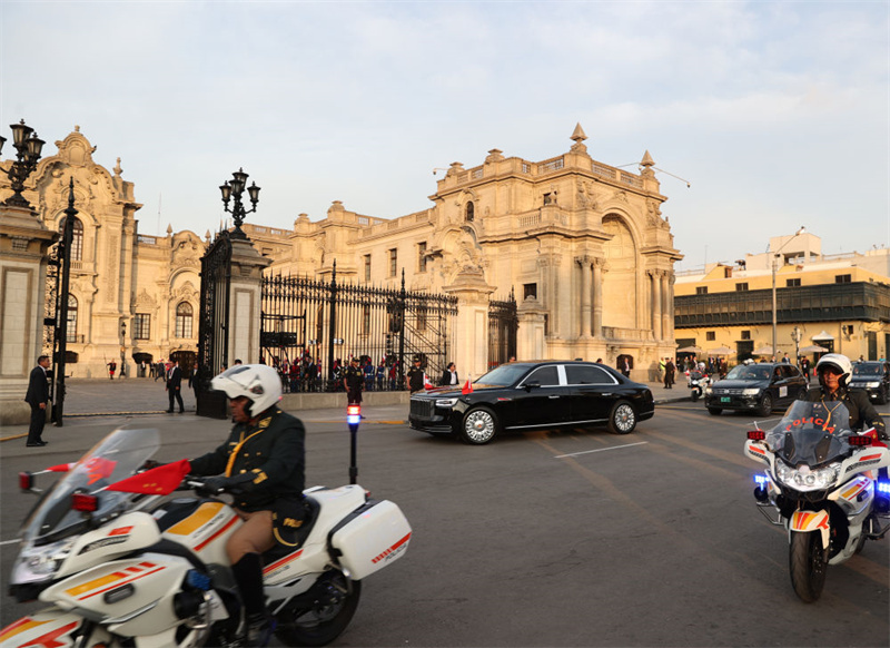 Xi Jinping participa de cerim?nia de boas-vindas organizada pela presidente peruana Boluarte