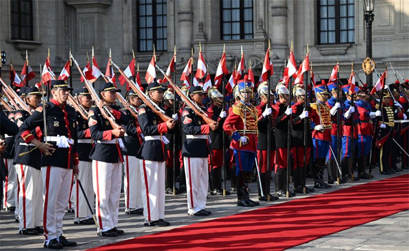 Xi Jinping participa de cerim?nia de boas-vindas organizada pela presidente peruana Boluarte