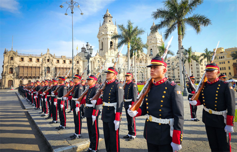 Xi Jinping participa de cerim?nia de boas-vindas organizada pela presidente peruana Boluarte