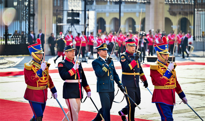 Xi Jinping participa de cerim?nia de boas-vindas organizada pela presidente peruana Boluarte