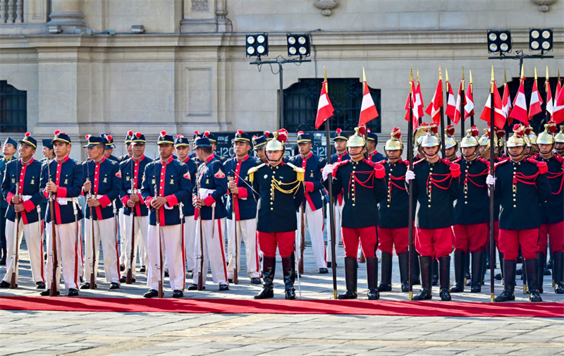 Xi Jinping participa de cerim?nia de boas-vindas organizada pela presidente peruana Boluarte