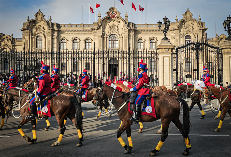 Xi Jinping participa de cerim?nia de boas-vindas organizada pela presidente peruana Boluarte