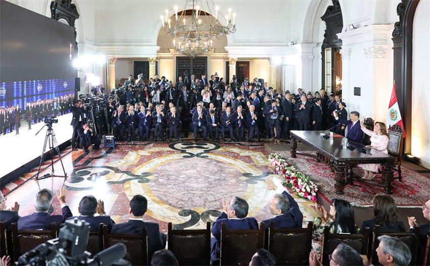 Xi Jinping e presidente peruana Boluarte participam da cerim?nia de inaugura??o do Porto de Chancay via videoconferênia