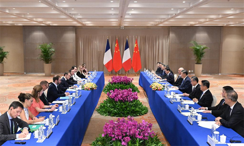Xi Jinping diz que China pronta para manter ímpeto de desenvolvimento estável das rela??es China-Fran?a