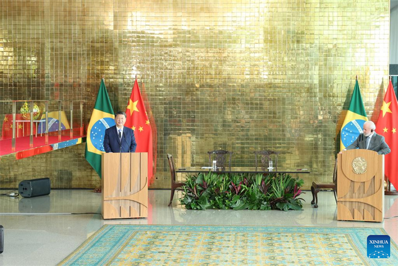 China e Brasil decidem elevar la?os na reuni?o entre Xi Jinping e Lula