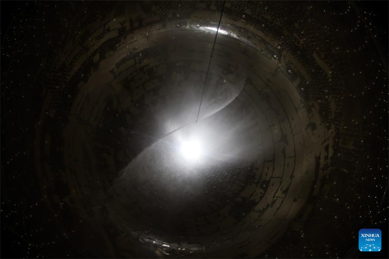 Observatório Subterraneo de Neutrinos de Jiangmen em constru??o