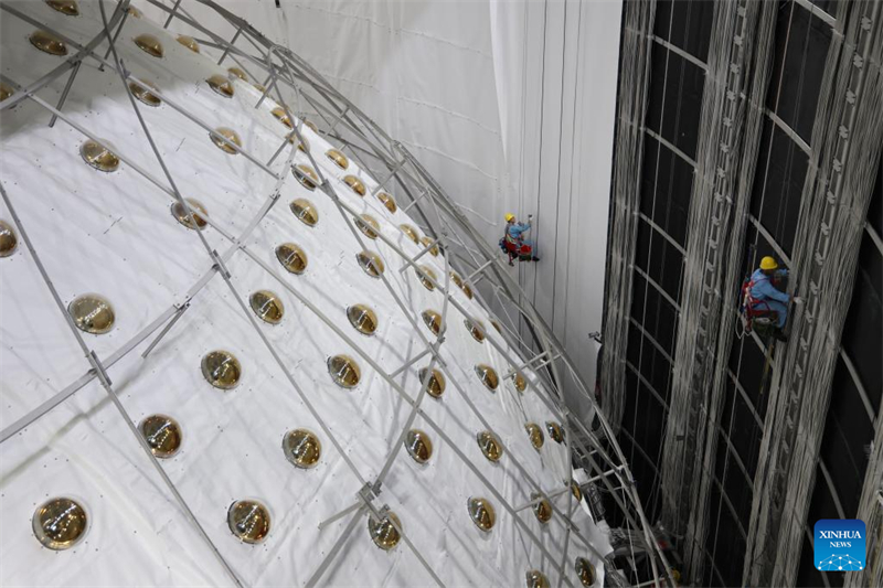 Observatório Subterraneo de Neutrinos de Jiangmen em constru??o