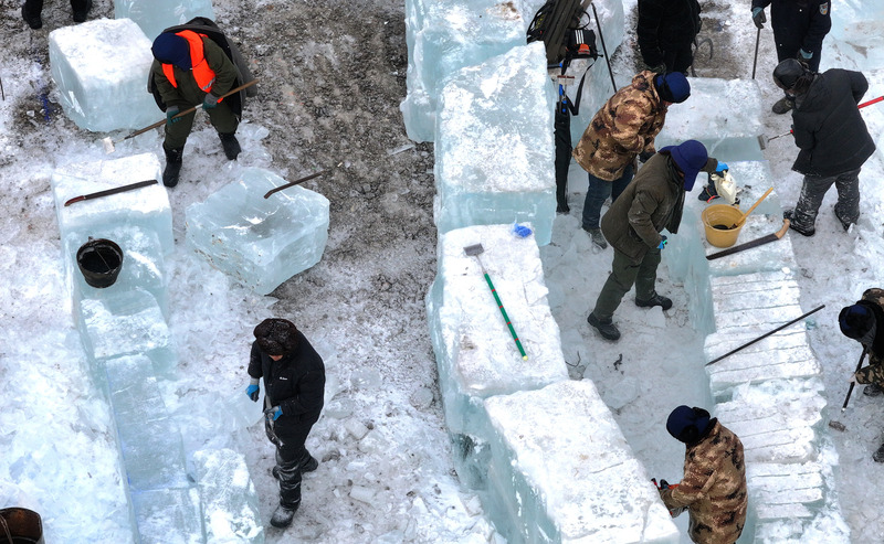 Come?a a constru??o do Mundo de Gelo e Neve em Harbin